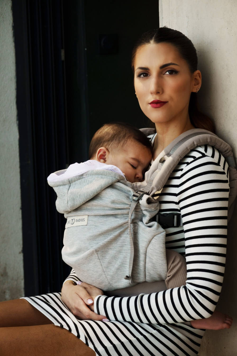 Porte bébé Hoodie Carrier 2 Gris perle - LOVE RADIUS